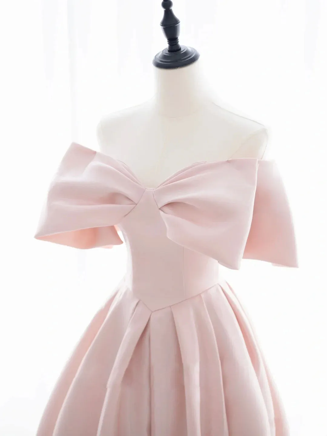 Elegant A-Line Off-Shoulder Short Prom Dress in Satin Pink - Perfect for Homecoming Events