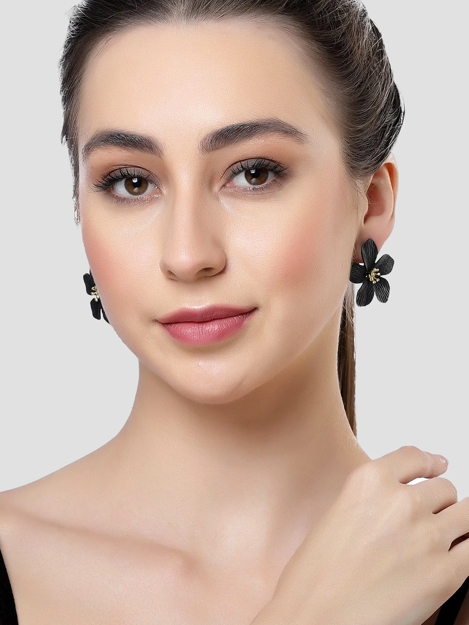 Bohey by KARATCART Floral Design Black Matt Finish Stud Earrings for Women