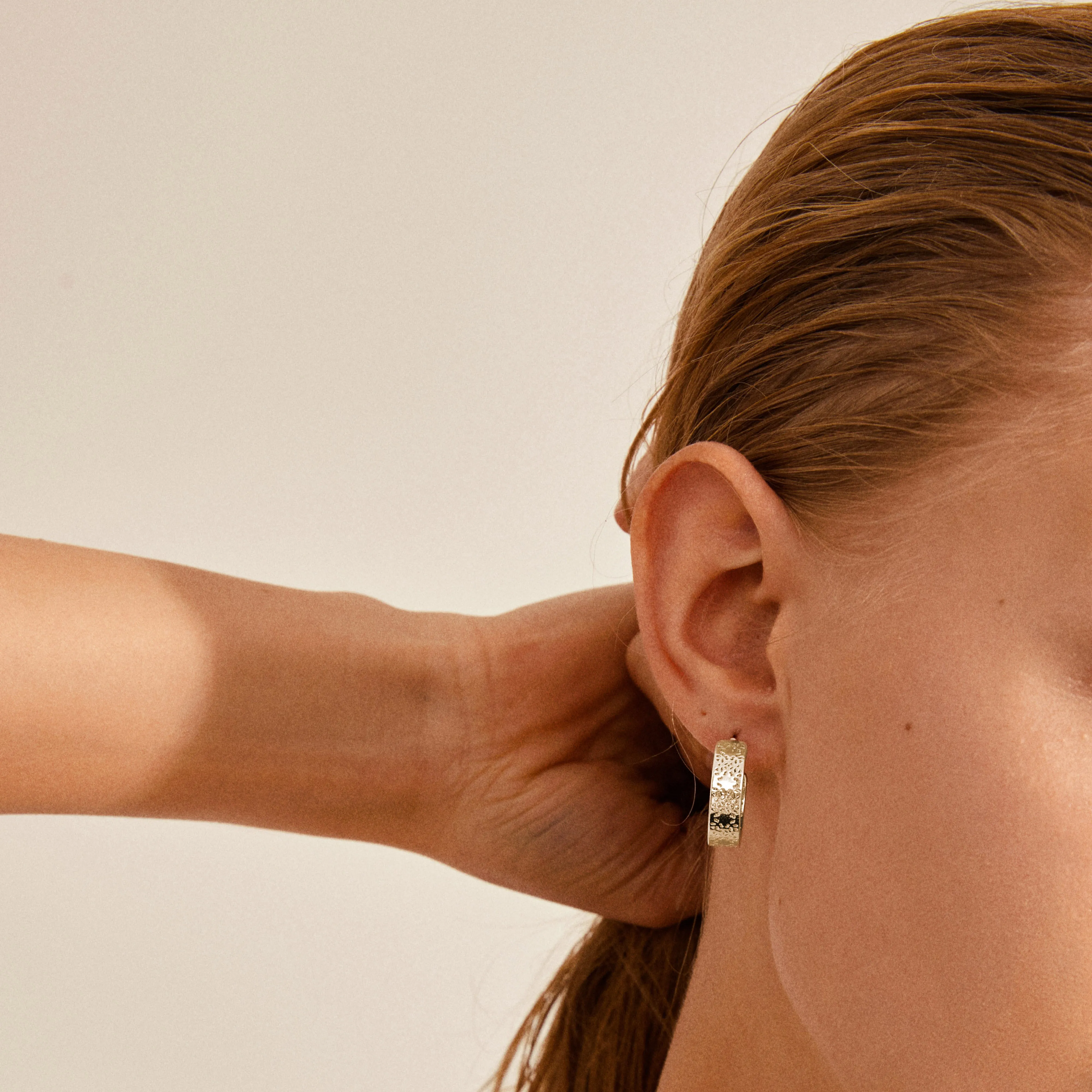 CAROL medium hoop earrings gold-plated
