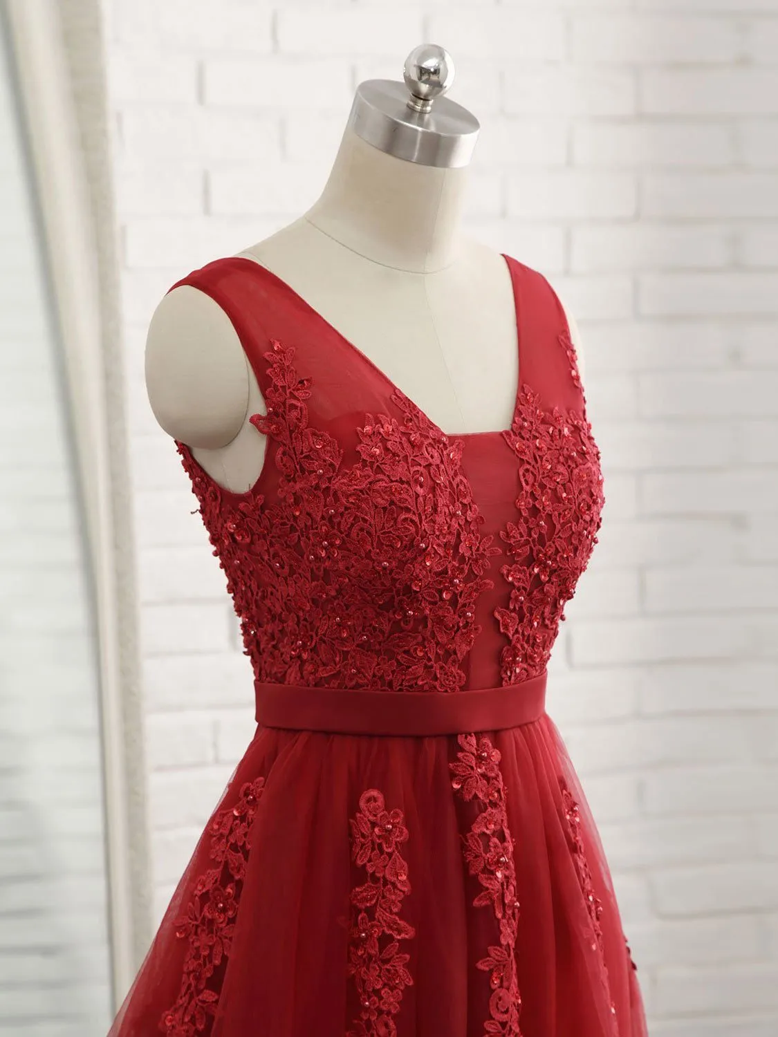 Charming Tulle V-neck Neckline Chapel Train A-line Prom Dresses With Beaded Appliques PD031