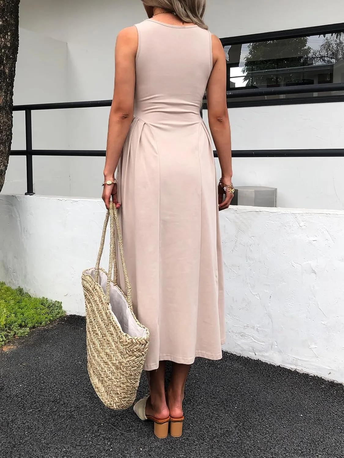 Women Summer Sleeveless Casual Dresses Pleated Waist Elegant Midi A-Line Flowy Swing Dress Sundress with Pockets